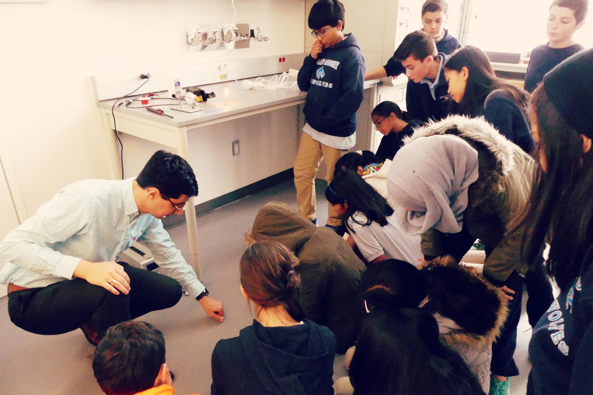 Inside Engineering Program. Photo Credit: Outreach Programs Staff Inside Engineering Program
